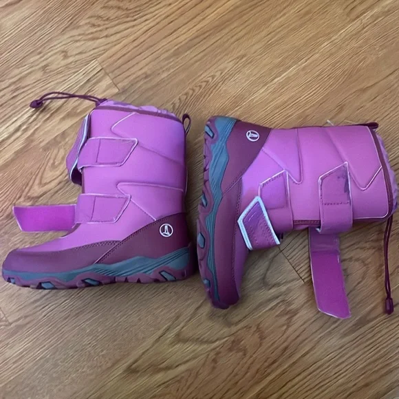 Lands End,girls winter/snow boots.
